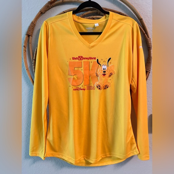 2024 RunDisney Marathon Weekend 5K Women’s Shirt Medium - Picture 3 of 4